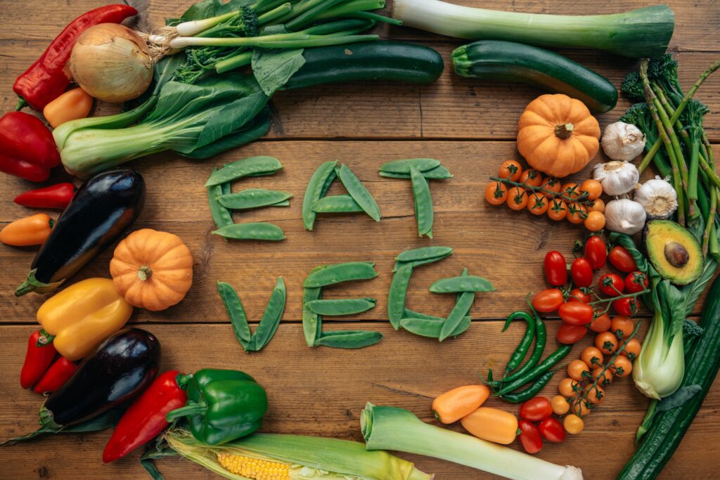 The Best Keto Diet Foods Leafy Greens: Spinach, kale, arugula, and lettuce.

Cruciferous Vegetables: Broccoli, cauliflower, Brussels sprouts, and cabbage.

Zucchini: A keto favorite that can replace pasta or bread.

Asparagus and Green Beans: Low in carbs and rich in nutrients.
