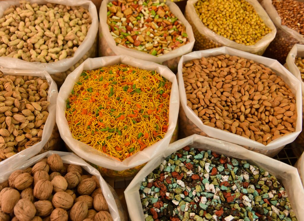 The Best Keto Diet Foods Almonds: Great for snacking and adding crunch to salads.

Macadamia Nuts: One of the highest-fat, lowest-carb nuts available.

Walnuts: Packed with omega-3s and healthy fats.

Chia and Flaxseeds: Great for keto-friendly puddings and baked goods.